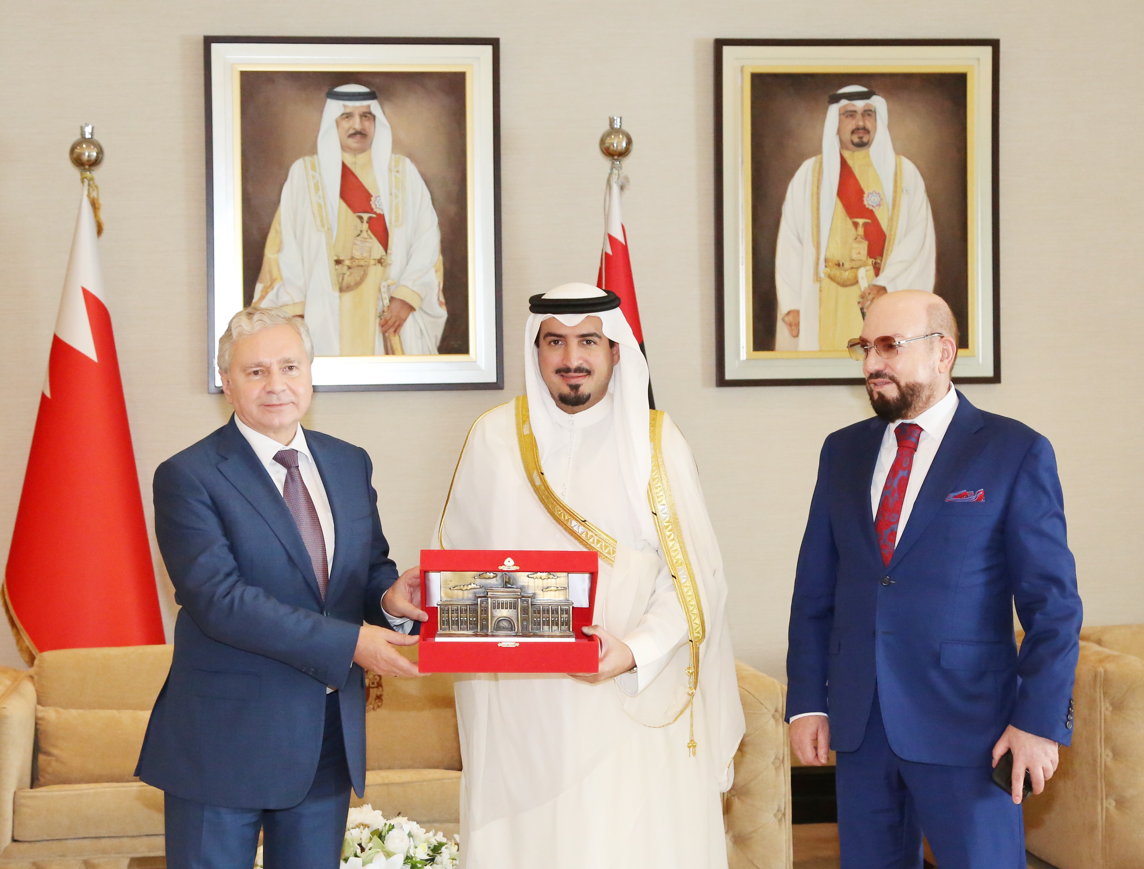 محافظ العاصمة يبحث تعزيز التعاون مع رئيس دائرة العلاقات الدولية والاقتصاد الخارجي لمدينة موسكو<